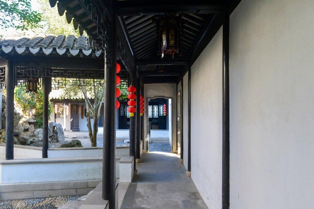 出现“三黄”表现、人变得有气无力，男子为应酬吃护肝片进医院